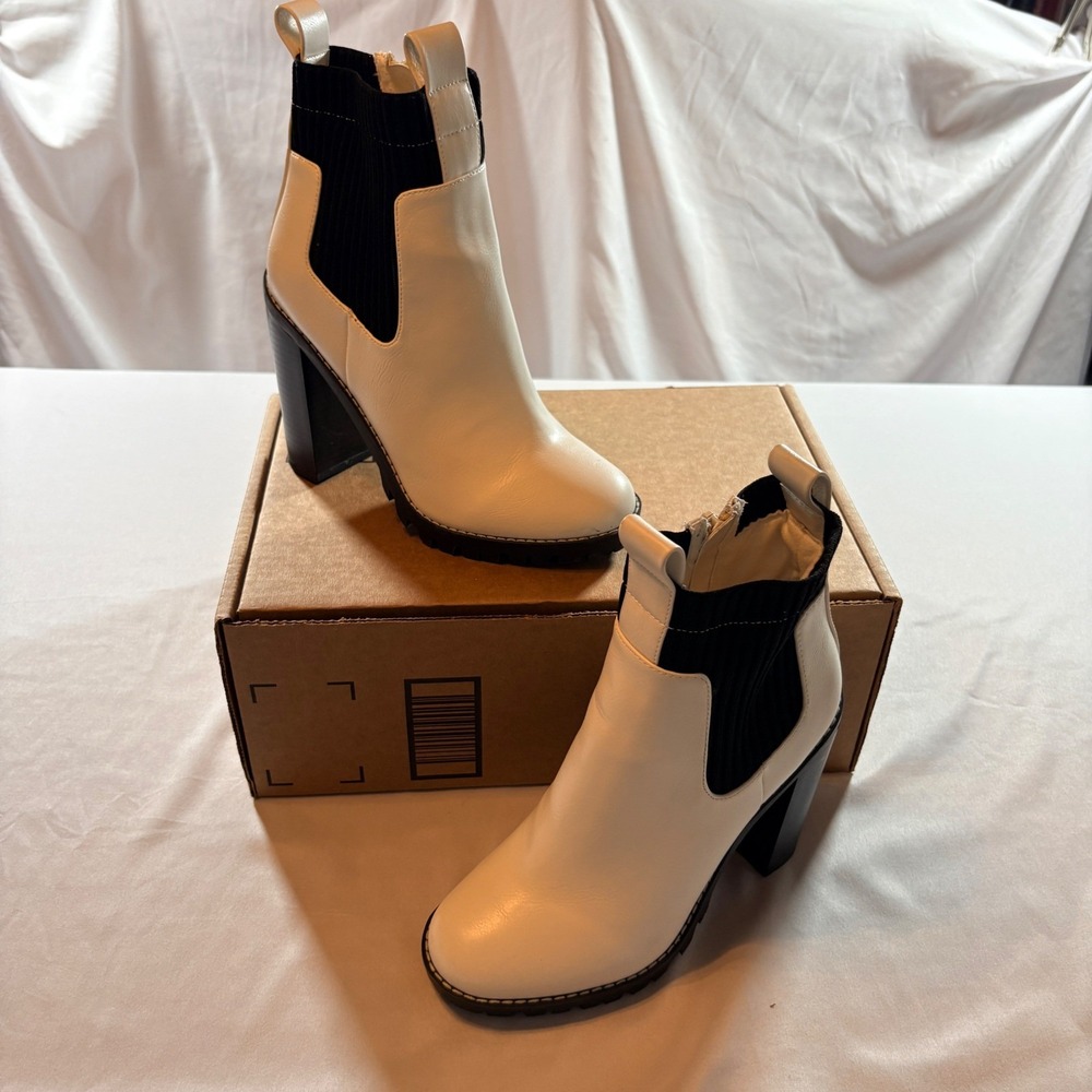 BCBGeneration Ankle Boots Womens 7 White Lug Sole Block Heel Zip Up Booties